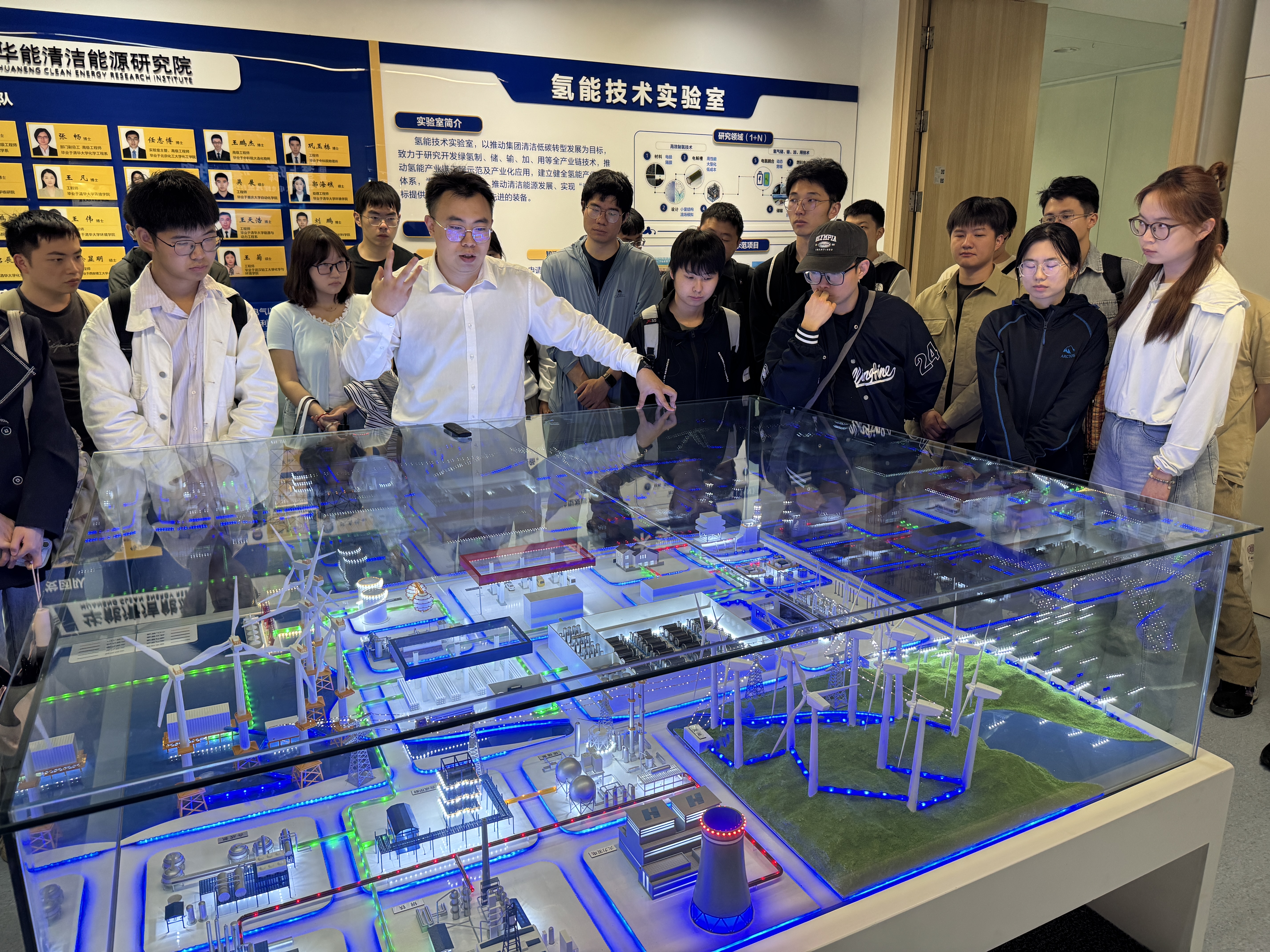 20260615-研究生学期中京内专项实践纪实-实践部-支队成员在华能清洁能源技术研究院调研.jpg